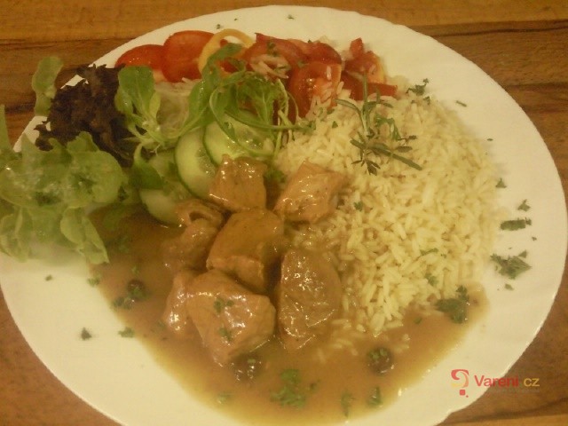 Dušené vepřové na koření a rozinkách - fotografie 2