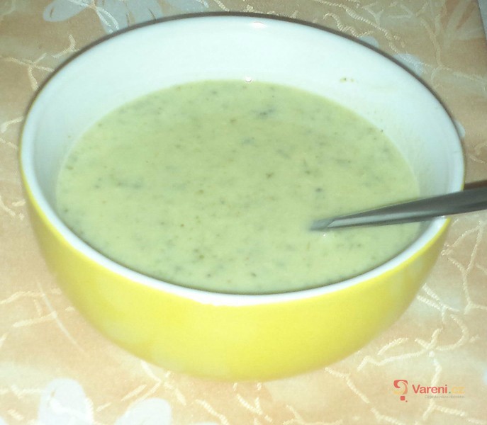 Smetanová brokolicová polévka