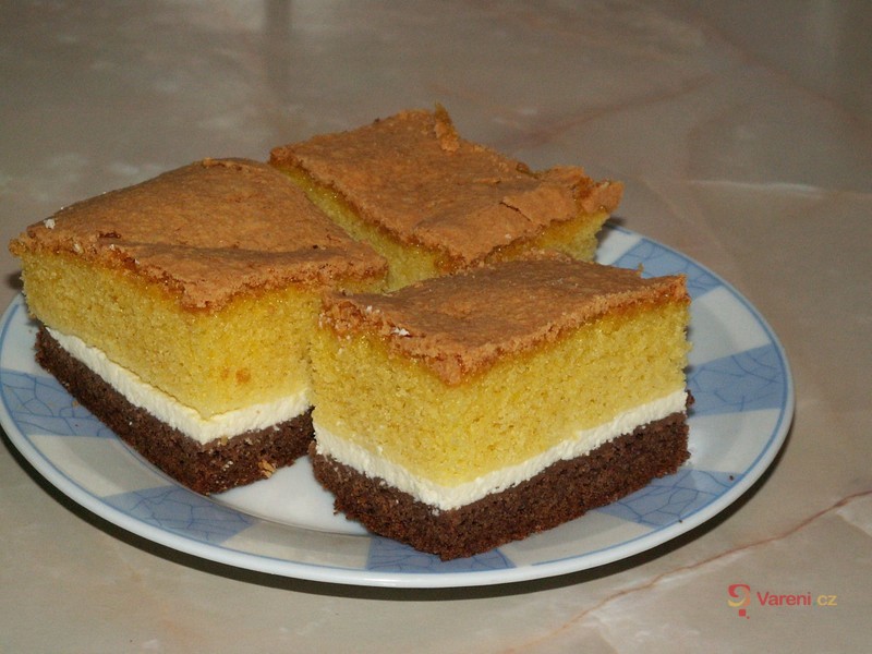 Trojbarevné řezy s tvarohem - fotografie 3