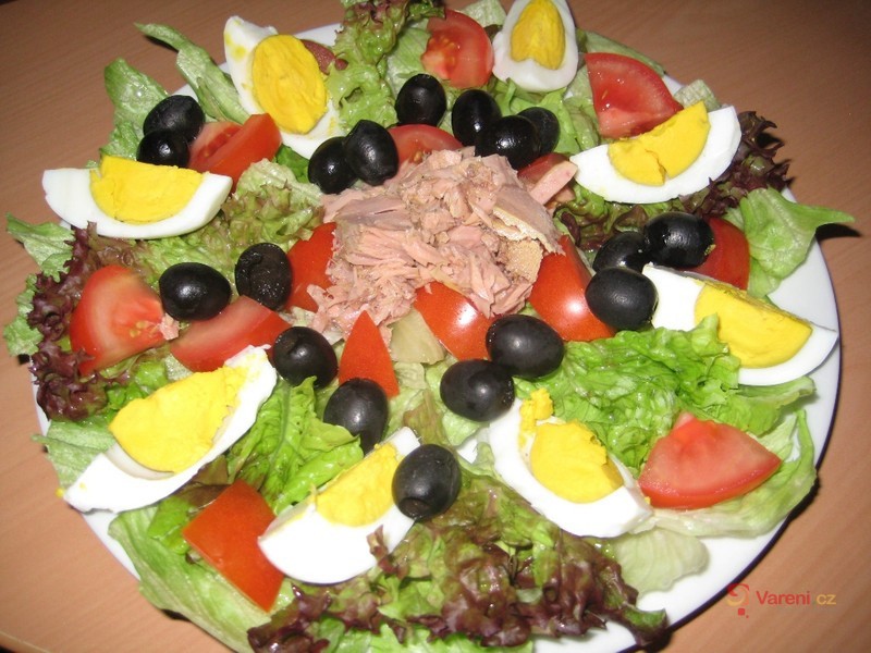 Salát s tuňákem a vejci