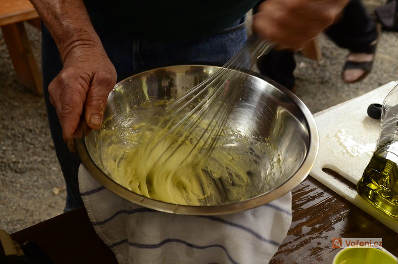 Pikantní česneková omáčka