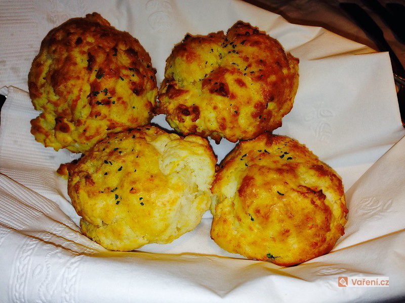 Květákové karbanátky se sýrem