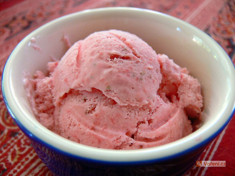 Lahodná jahodová zmrzlina