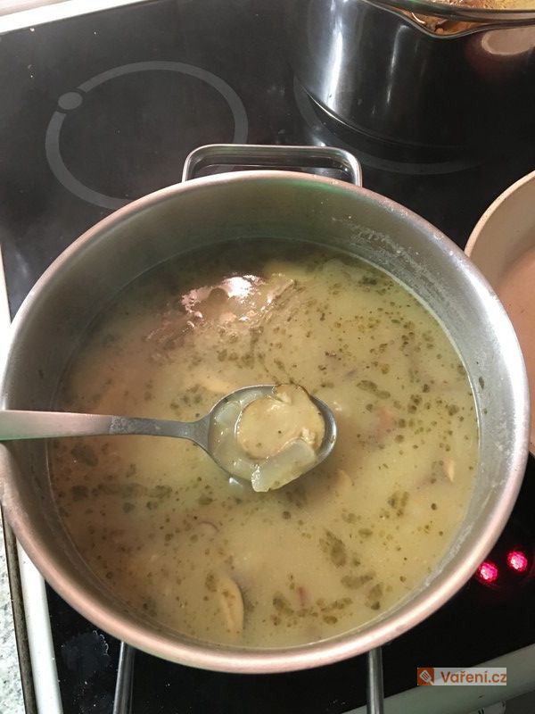 Hustá houbová polévka s bramborem