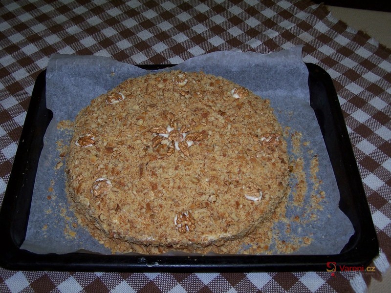 Medovník s vlašskými ořechy - fotografie 2