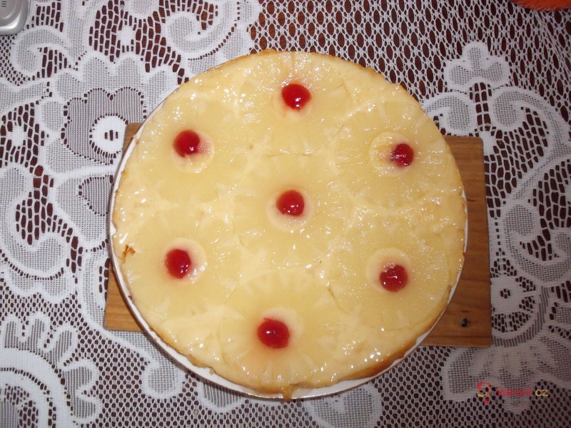 Ananasový koláč s višněmi - fotografie 2