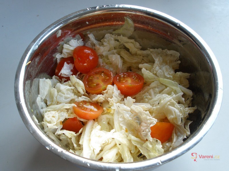 Barevný peknigský salát - fotografie 2