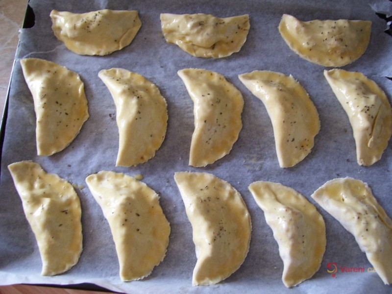 Listové kapsy plněné kuřecím a zelím - fotografie 3