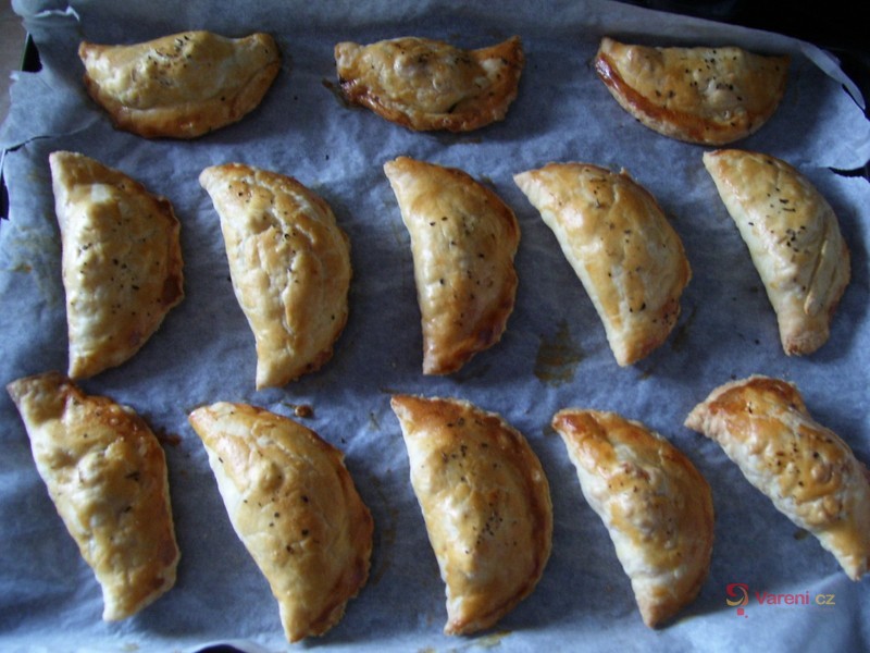 Listové kapsy plněné kuřecím a zelím - fotografie 4