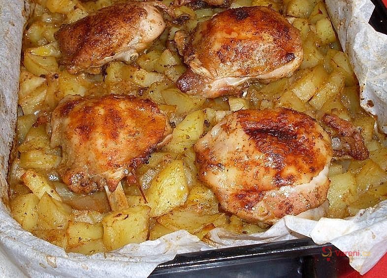 Pečená stehna na bramborách - fotografie 4