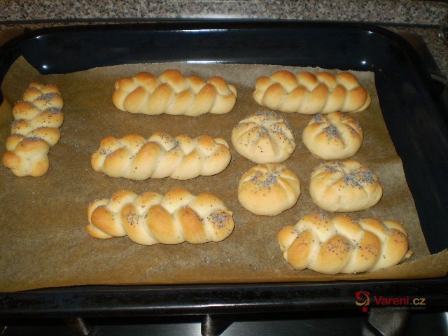 Výborné křupavé rohlíčky - fotografie 2