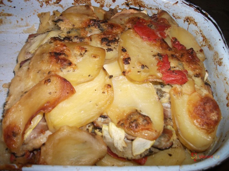 Zapečené brambory s cuketou