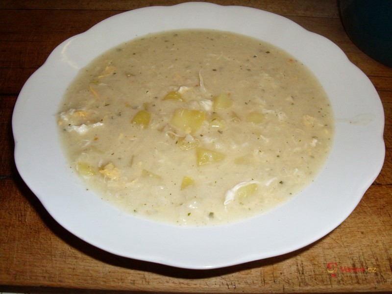 Hustá květáková polévka s vejci a brambory