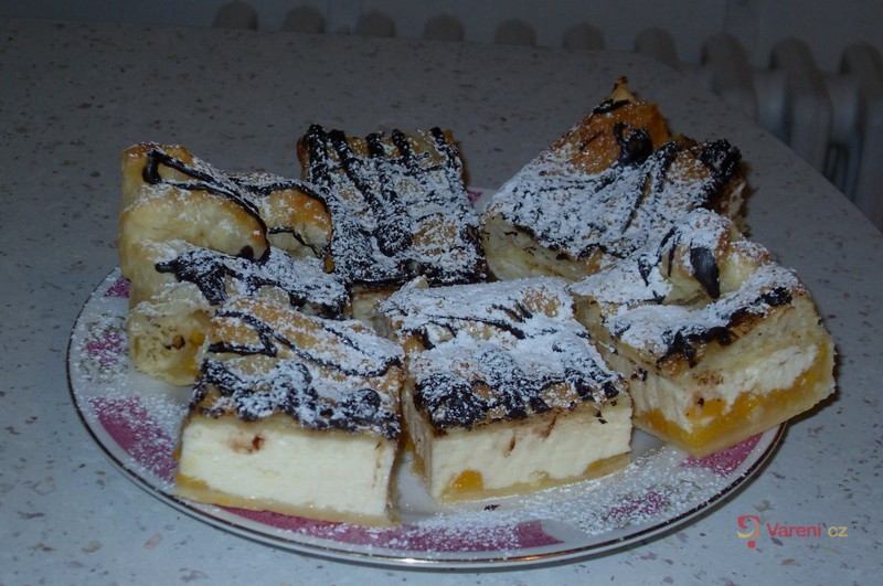 Řezy z listového těsta s jablky a tvarohem - fotografie 5