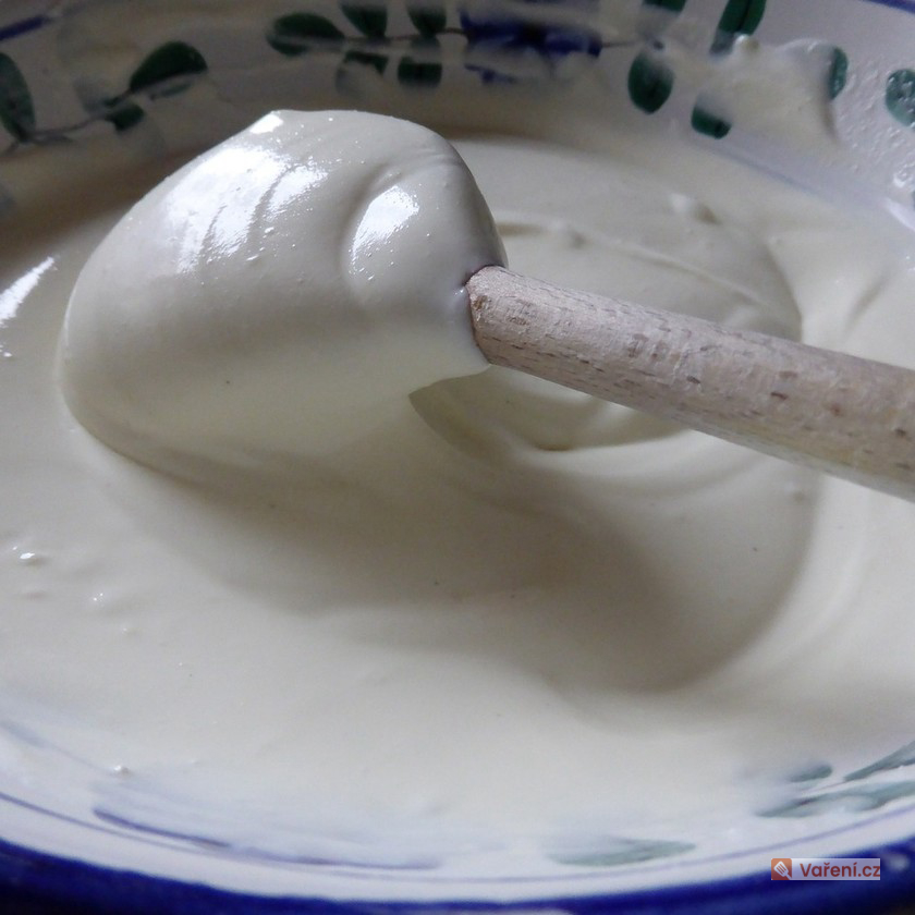 Šlehaný tvaroh s medem