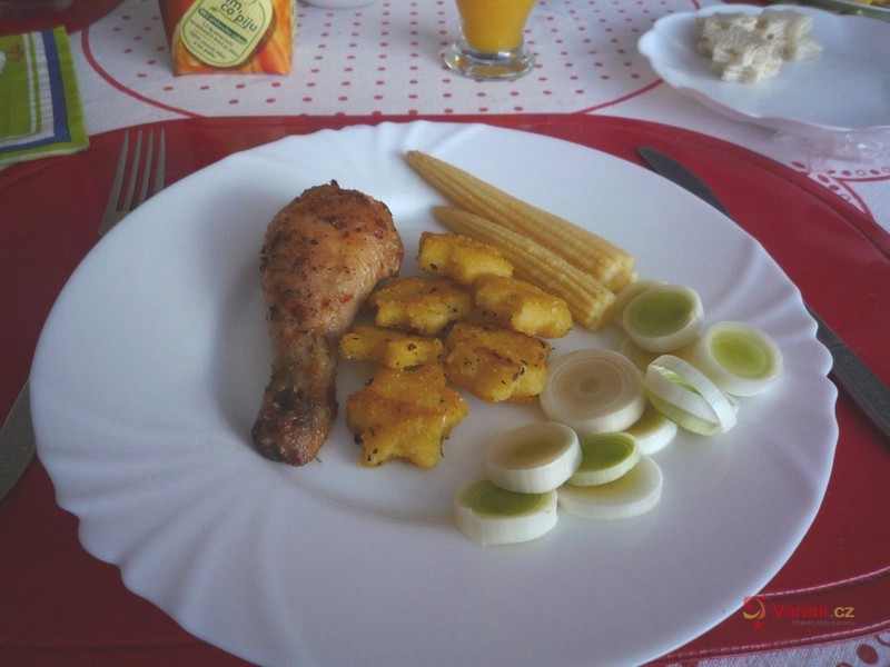 Kuřecí stehýnka se smaženou polentou - fotografie 2