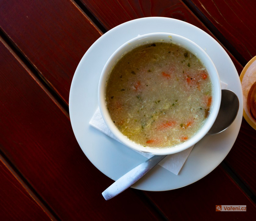 Krupicová polévka se zeleninou