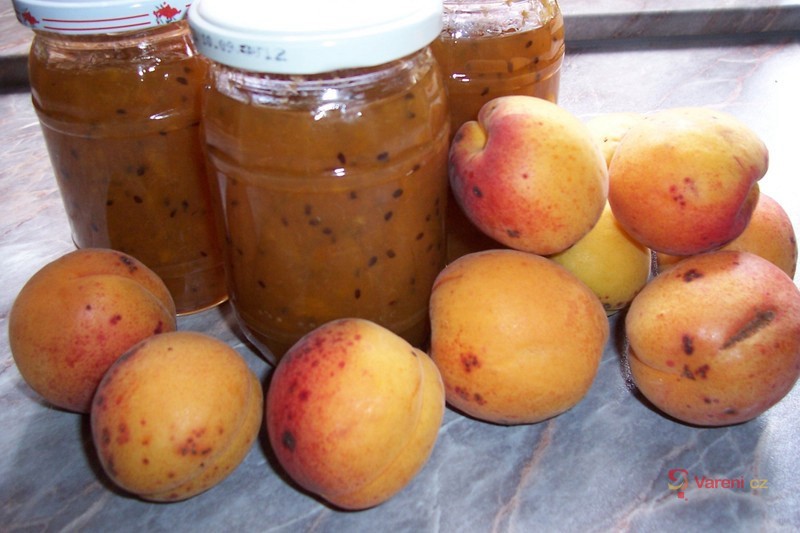 Meruňková marmeláda s angreštem - fotografie 2