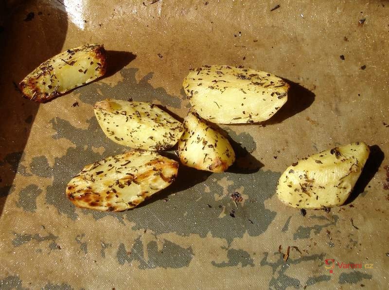 Pečené brambory s tymiánem - fotografie 2