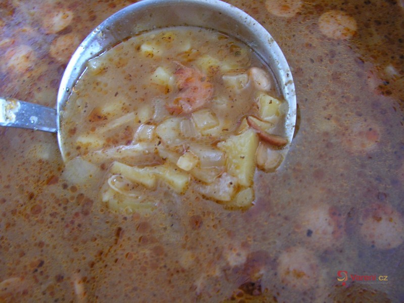 Pikantní buřtguláš - fotografie 2