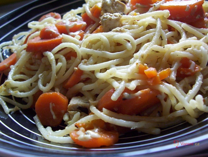 Špagety s mrkví a tofu