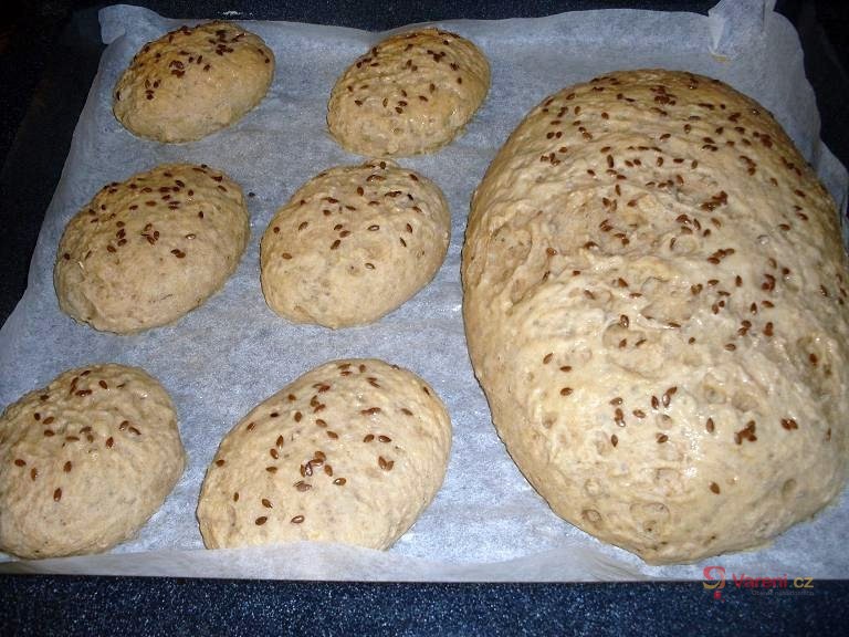 Domácí chléb s otrubami - fotografie 2