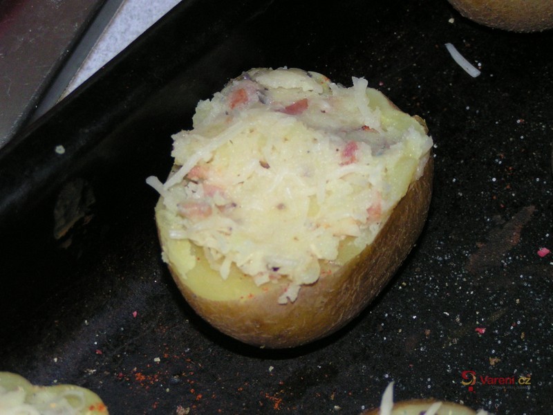 Plněné brambory se salámem - fotografie 3
