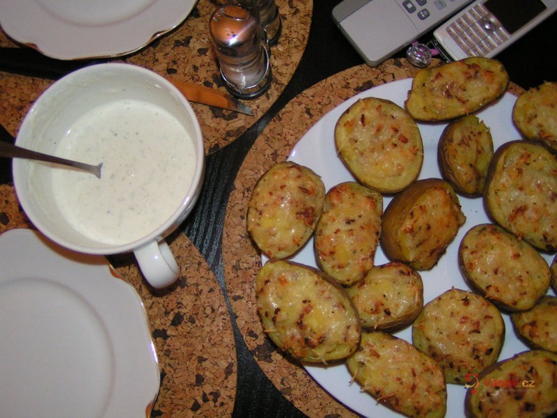 Plněné brambory se salámem - fotografie 5