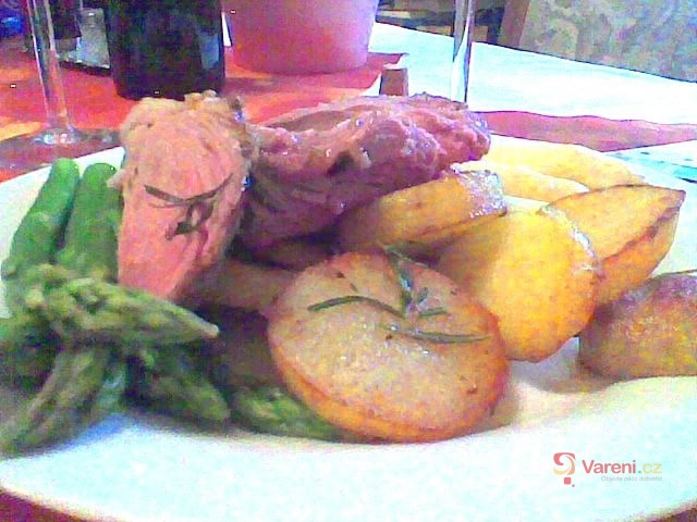 Jehněčí kýta pomalu pečená - fotografie 3