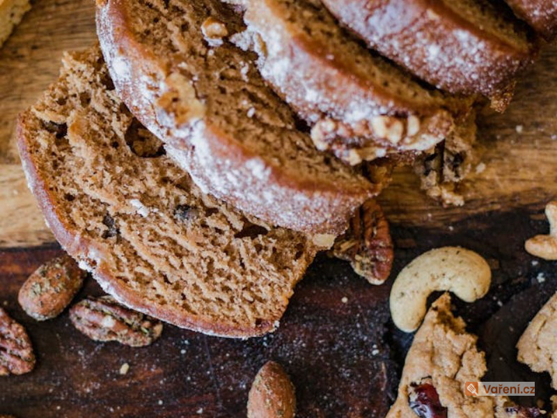 Banánový chléb s ořechy
