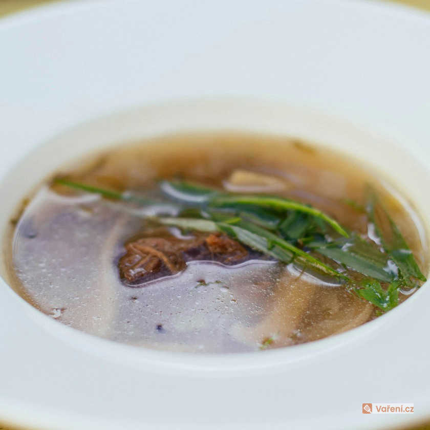 Hovězí vývar z kostí