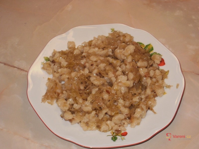 Halušky s uzeninou, zelím a balkánským sýrem - fotografie 5