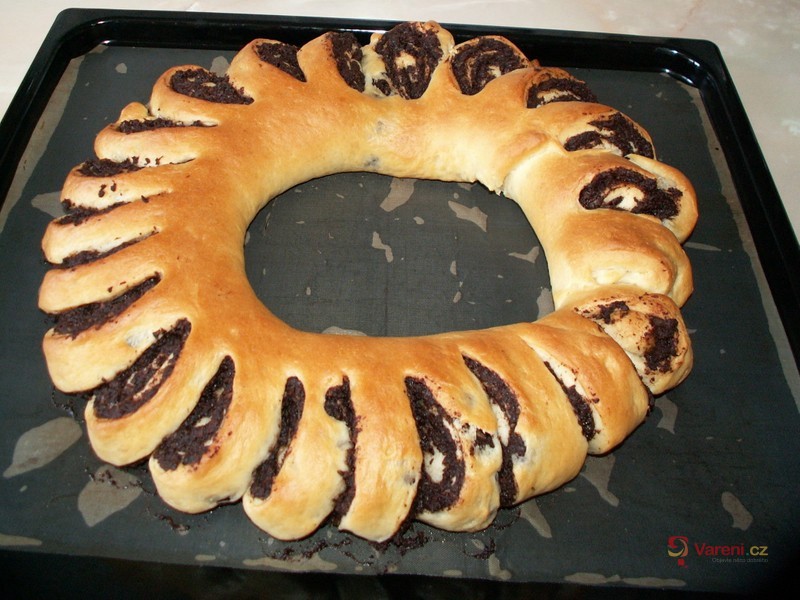 Vláčný makový závin - fotografie 3