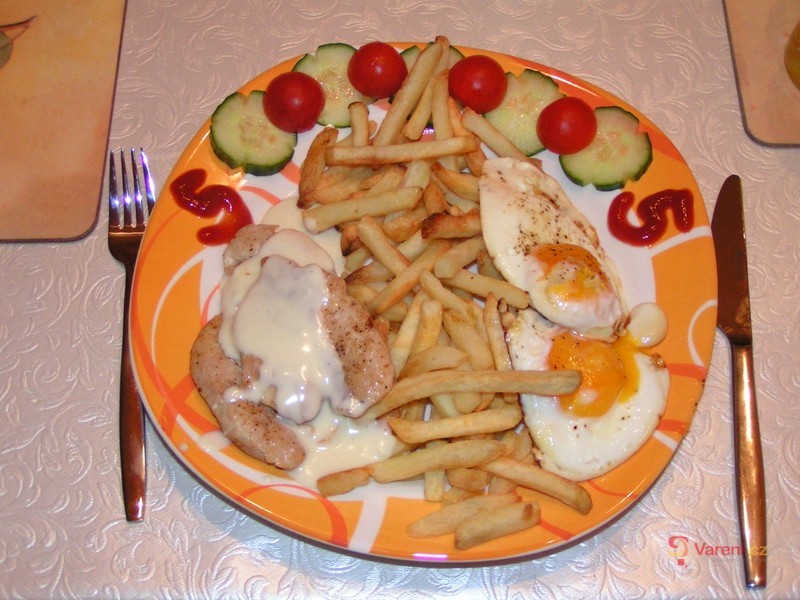 Kuřecí steak se sýrovou omáčkou - fotografie 2