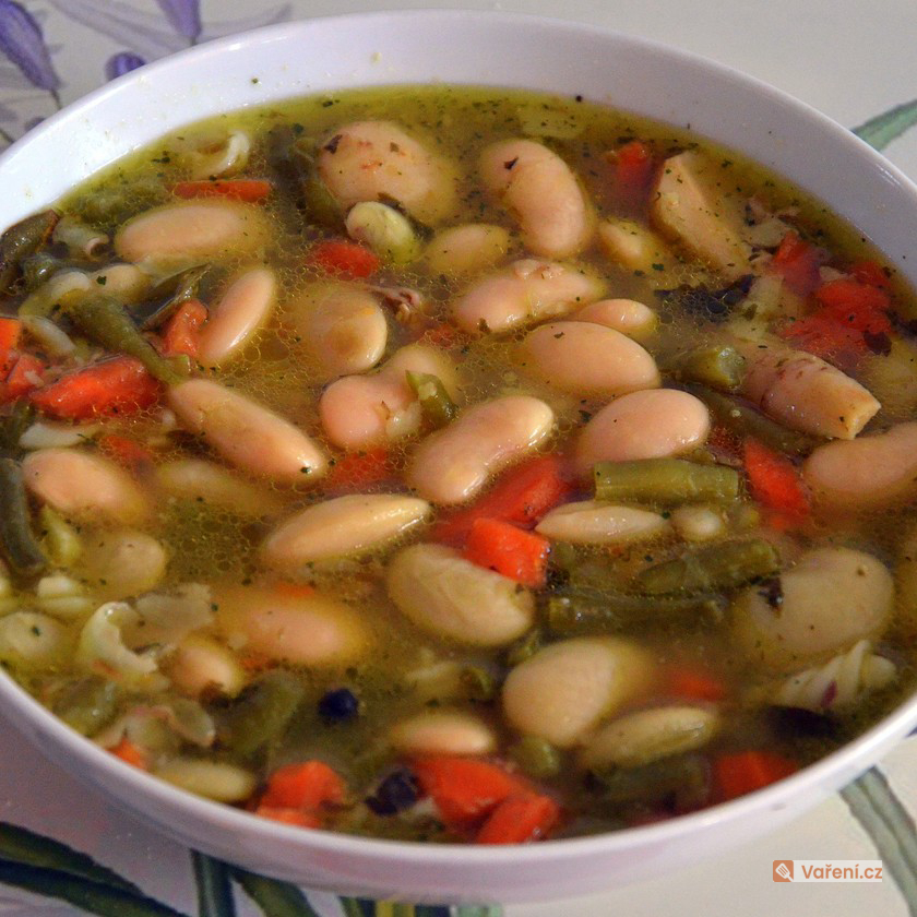 Polévka z obřích fazolí