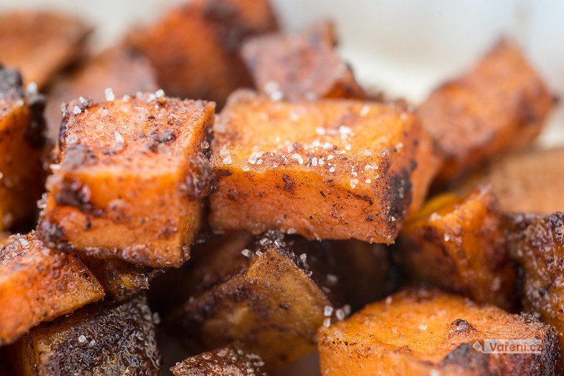 Pečené dýňové kostičky s tvarohovým dipem