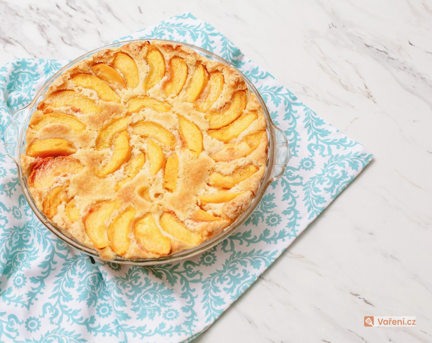 Pudinkový koláč s ovocem