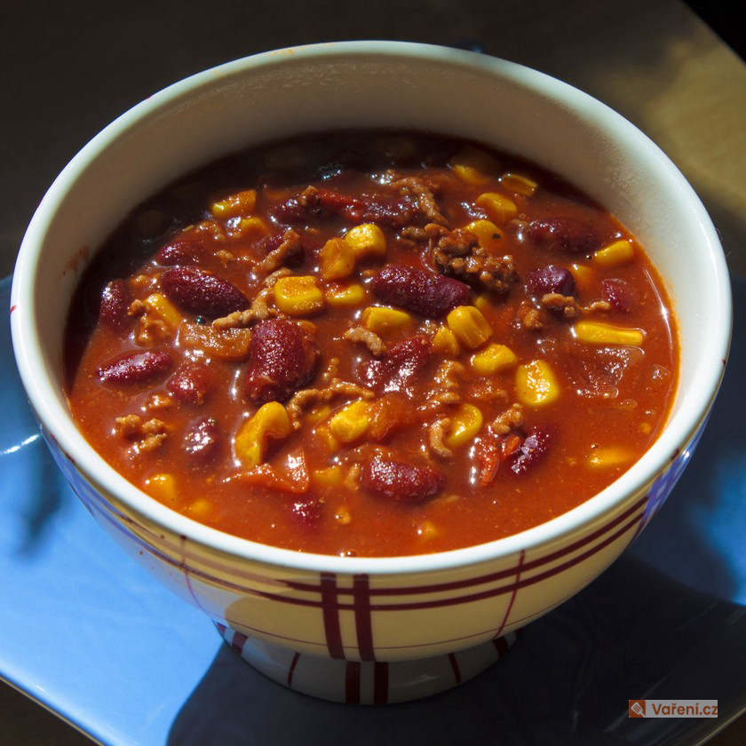 Fazolová polévka s rajčaty
