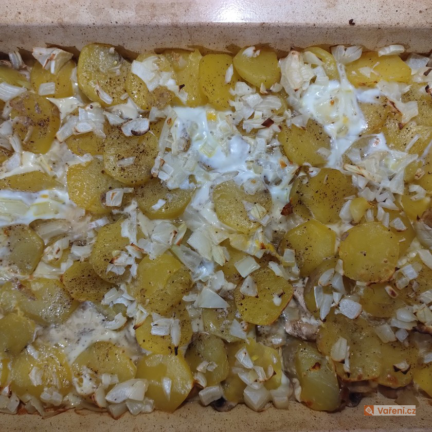 Zapečené brambory se žampiony a smetanou - fotografie 2