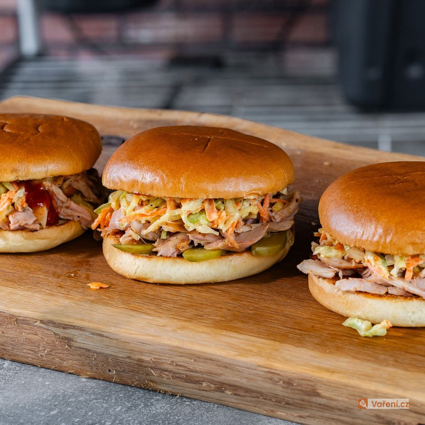 Trhané grilované kuřecí s jablečnou omáčkou