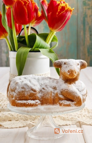 Velikonoční beránek s vaječným likérem