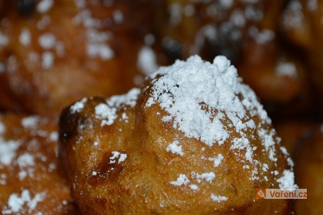 Lžícové koblihy s rozinkami