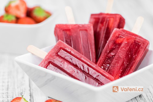 Jahodová zmrzlina bez smetany