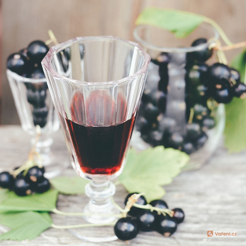 Likér z černého rybízu