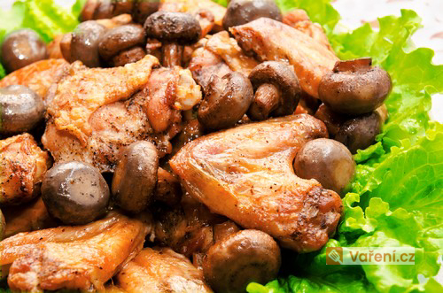 Pečená kuřecí křídla v žampionech