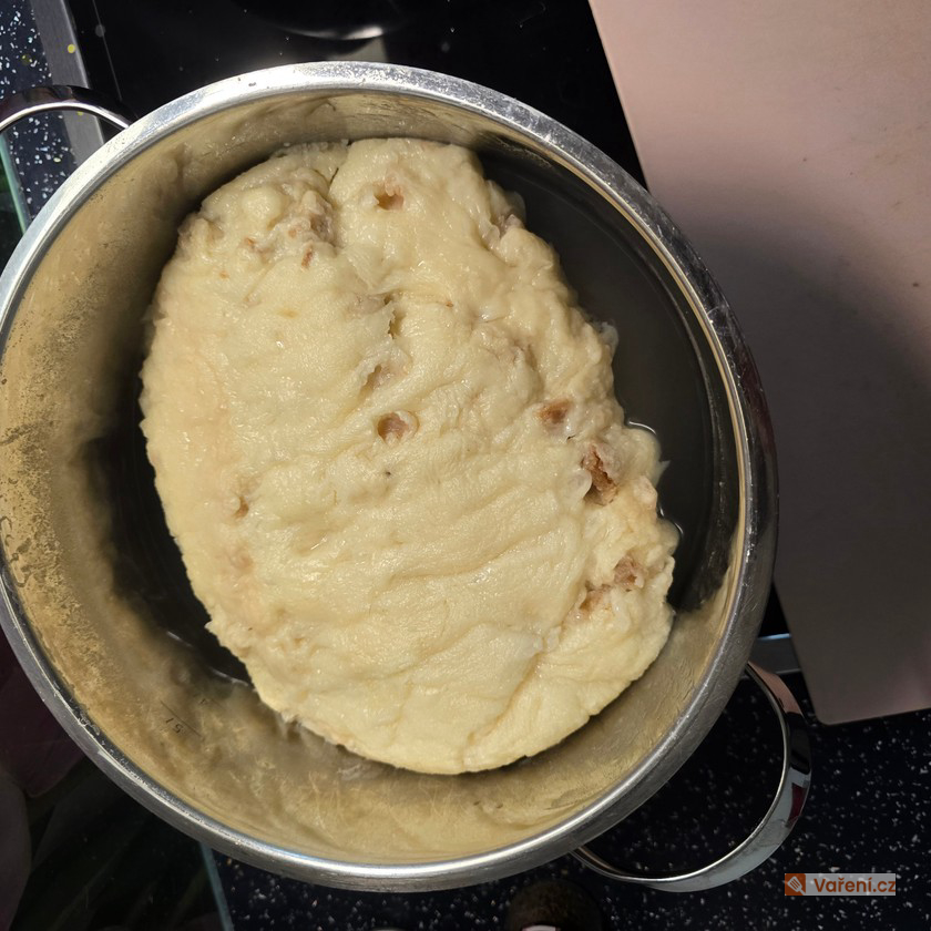 Recept na dokonalé nakynuté houskové knedlíky - fotografie 2