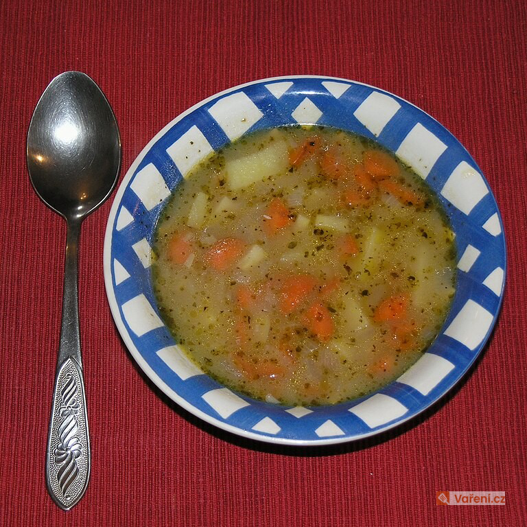 Jednoduchá bramboračka s houbami