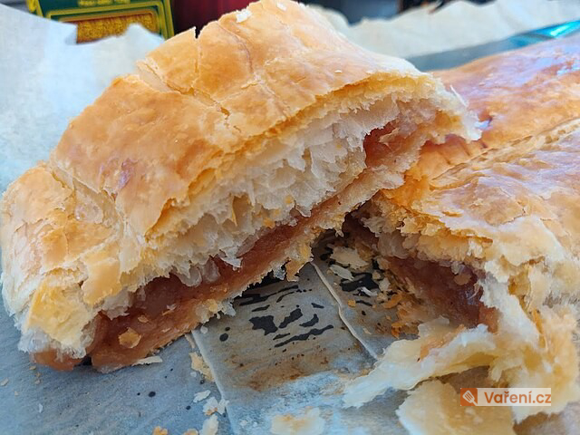 Jablečný závin se sádlem