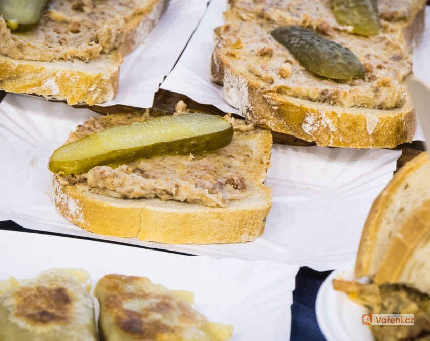 Zavařovaná bůčková pomazánka