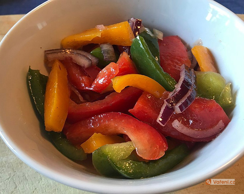 Salát z čerstvých paprik